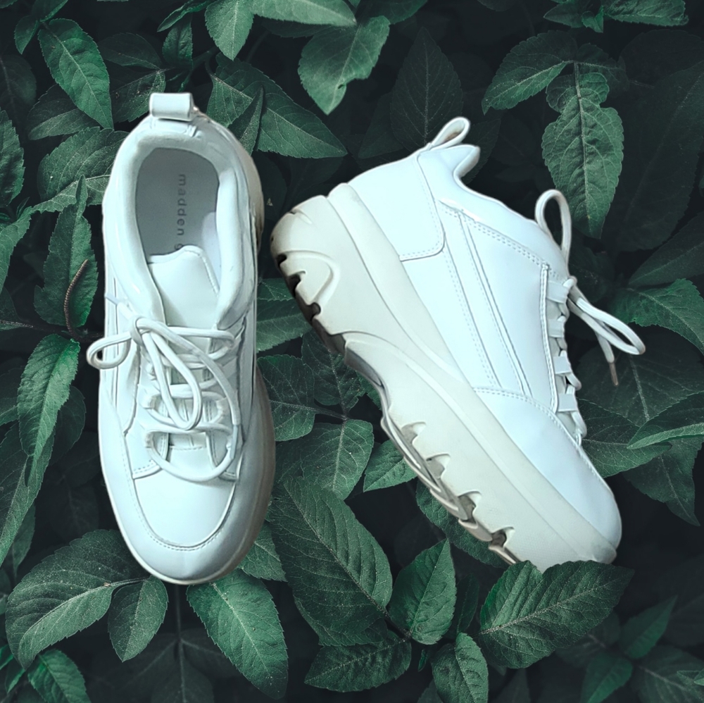 Madden Girl Women's Bounce Chunky Sneaker